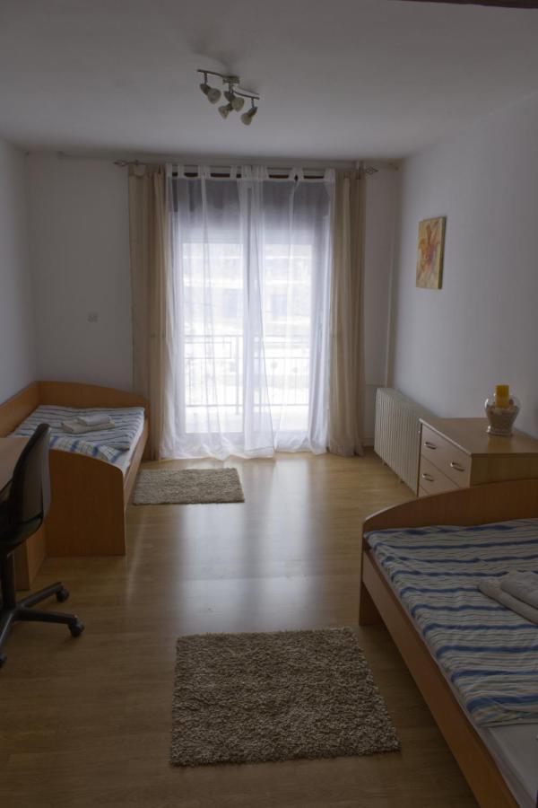 Gacka Idila Apartment โอโทชาส ภายนอก รูปภาพ
